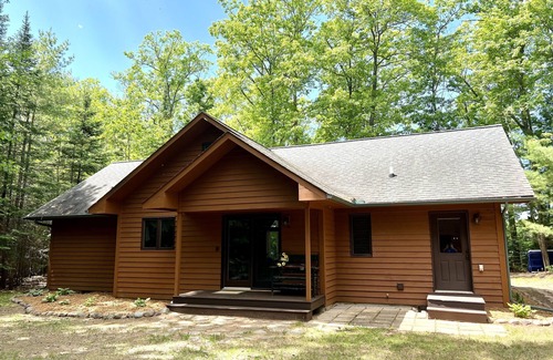 Cable Cabin | Sandy beach, quiet lake, great fishing & beautiful sunsets w/2 kayaks & gameroom