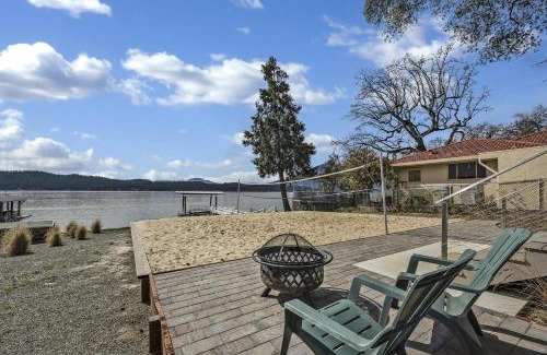 Clear Lake House | Sandy Feet Retreat - Lakefront Retreat With Sand Volleyball Court!