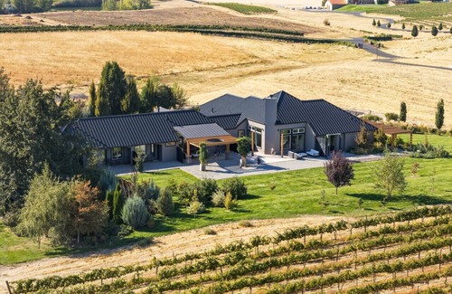 Walla Walla House | Sanitella`s Suite - Your Sip & Stay Getaway