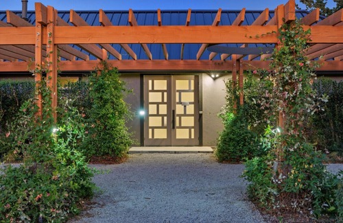 Walla Walla House | Sanitella`s Suite - Your Sip & Stay Getaway