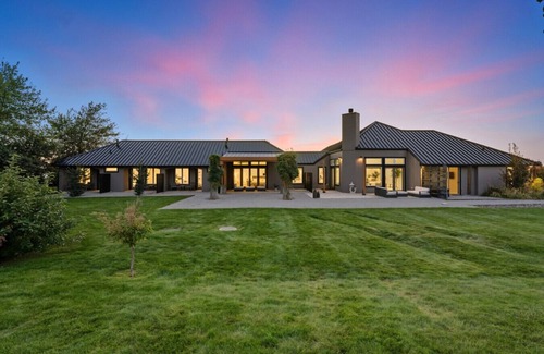 Walla Walla House | Sanitella`s Suite - Your Sip & Stay Getaway