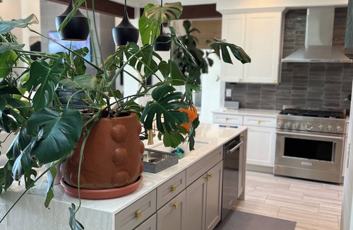 Santa Fe House | Santa Fe -Sandia Mountains and City Views - Minutes from Downtown- Large Hot Tub