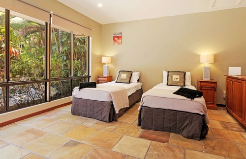 Clifton Beach House | SANTAI ....