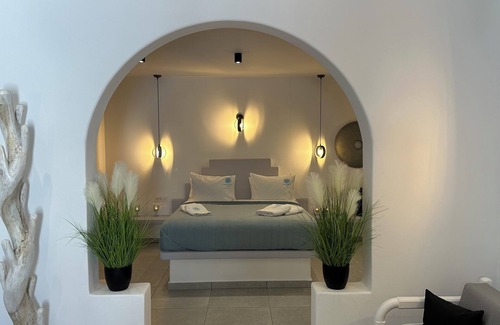 Perissa Hotel | Santorini Miracles Suites, Adults Only
