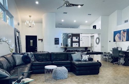 Valrico House | Santorini Oasis on Swan Lake