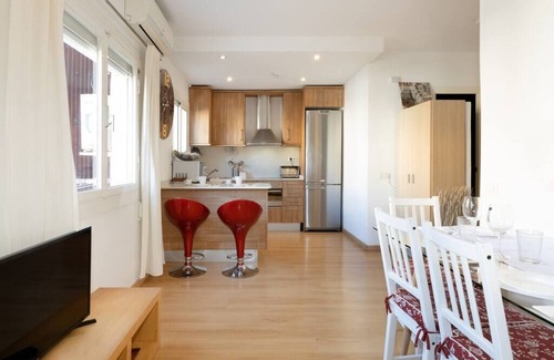 La Nova Esquerra de l'Eixample Apartment | Sants Station Apartment with Netflix, A/C, Alexa, for families & quiet people