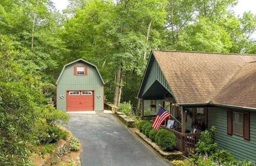 Sapphire House | Sapphire Mountain Secluded Hideaway