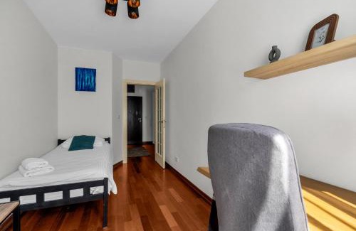 Bialoleka Apartment | Sapphire Sky Deluxe Apartment by BookingHost