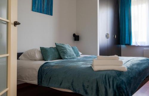 Bialoleka Apartment | Sapphire Sky Deluxe Apartment by BookingHost