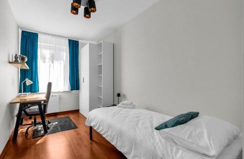 Bialoleka Apartment | Sapphire Sky Deluxe Apartment by BookingHost