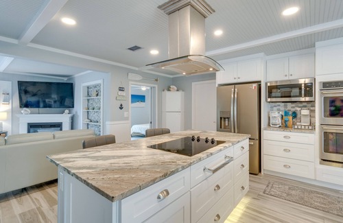 Gulf Gate Estates House | Sarasota Home w/Pool: 4 Mi to Siesta Key Beach!
