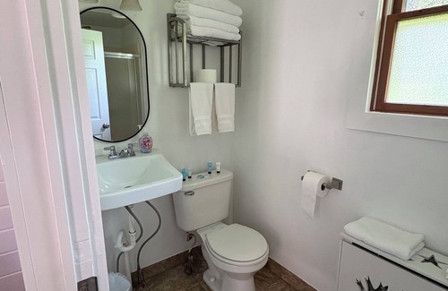 Saratoga Springs Apartment | Saratoga Garden Motel - Room 6