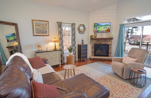 Saratoga Springs House | Saratoga Lakeside Retreat