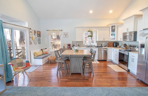 Saratoga Springs House | Saratoga Lakeside Retreat