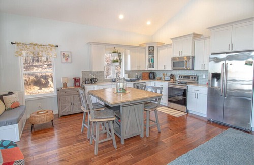 Saratoga Springs House | Saratoga Lakeside Retreat