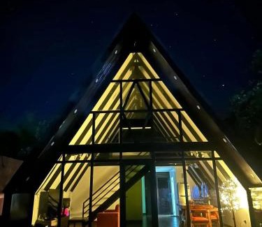 Sariaya Villa | Sariaya Staycation-Pool, Jacuzzi, PS5 and WiFi