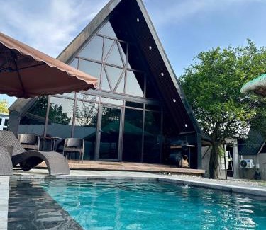 Sariaya Villa | Sariaya Staycation-Pool, Jacuzzi, PS5 and WiFi