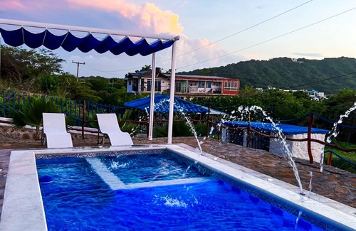 Tubara House | Saty connected while travelling, Glamping with WIFI next to the Caribbean Ocean