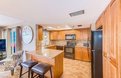 Redington Shores Condo | Savor Gulf Views! 3/3 Heated Pool/Spa, Beachside - 603