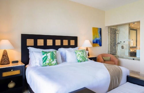 South Shore Hotel Area Resort | Savor Sunsets: A 3Bedroom Oasis on the Shores of Puerto Vallarta