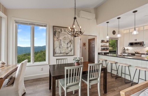 Sugar Mountain Condo | Scandinavian modern retreat with sweeping mountain views - shuttle to slopes
