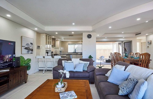 Scarborough House | Scarborough Beach Walk!