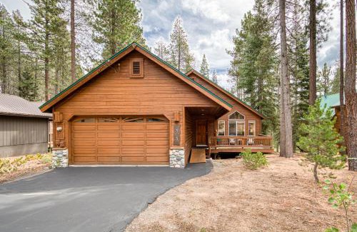 Truckee House | Scarlet Hollow Cabin at Tahoe Donner by Tahoe Getaways - 3BR w HOA Amenities