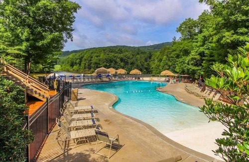 Big Canoe Condo | Scenic Getaway in Jasper Mountains