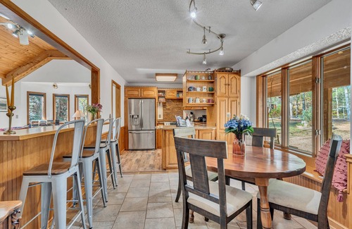 Giles County Cabin | Scenic Hidden Gem: Private Hot Tub, Golf & Fishing on Peaceful 42 Acres