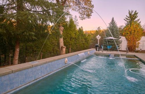 Oakhurst House | Scenic Mountain Views w Heated Pool, Game Room, and Hottubs