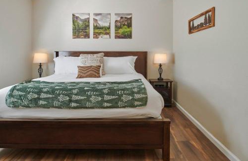 Oakhurst House | Scenic Mountain Views w Heated Pool, Game Room, and Hottubs