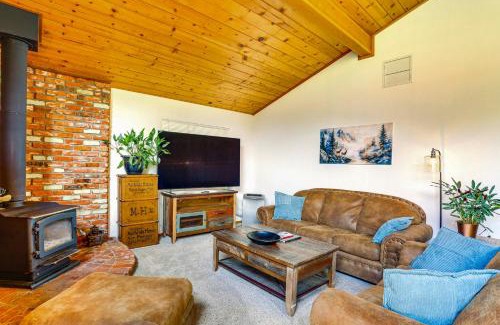 Junction City House | Scenic Riverfront Escape with Sauna in Junction City