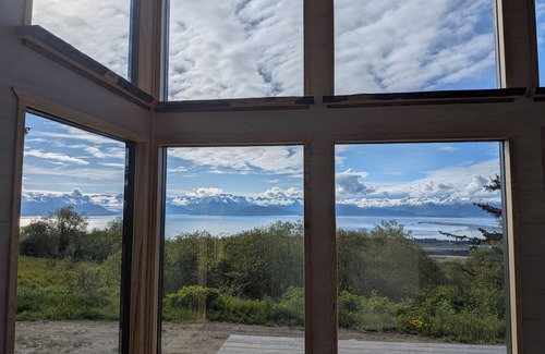 Homer Cabin | Scenic Views Hilltop Cabin