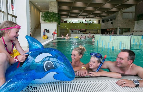 Ferienpark Gut Langen House | Scenic Villa Retreat with Pets