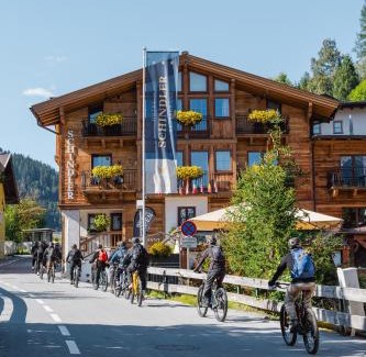 Sankt Anton am Arlberg Hotel | Schindler "Bed & Food Experience"