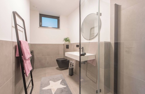 Heppenheim Apartment | Schlossberg Maisonette: Modern accommodation with a view for 4 people