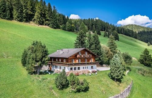 Funes Apartment | Schopplhof - panoramic apartments dolomites