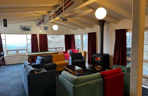 Mount Buller Cabin | Schuss Alpine Club, Mt Buller