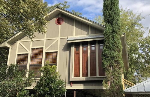Harlandale Cottage | Schwestern Haus Long and short Term Rental Discount Available.