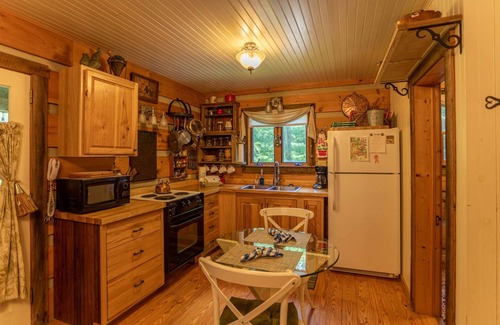 Banner Elk Cabin | Scrollrock - Charming Creek-side Cabin, Secluded, with Hot tub Pets ok!