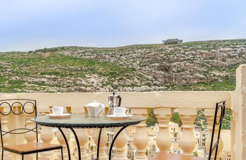 Xlendi House | Sea and Cliff Views in a Modern Apt w Terrace