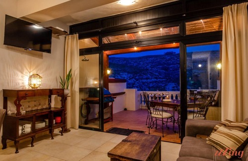 Xlendi House | Sea and Cliff Views in a Modern Apt w Terrace