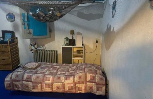 Evilard House | Sea Boat Room - No Windows