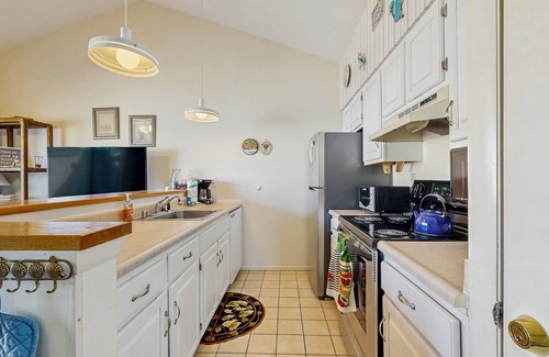 Bethany Beach Villa | Sea Colony villa with deck, AC, multiple pools, hot tubs, gym, & sports courts