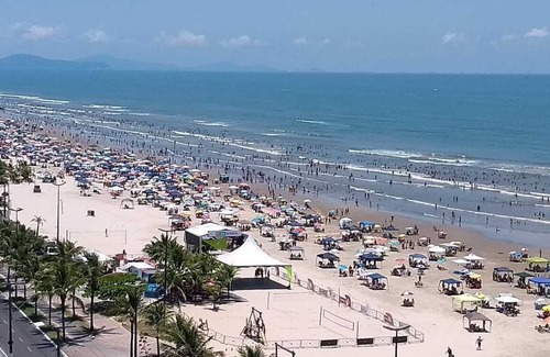 Praia Grande Apartment | SEA FRONT SWIMMING POOL BARBECUE WIFI INTERNET GAMES ROOM GARAGE CONCIERGE 24H