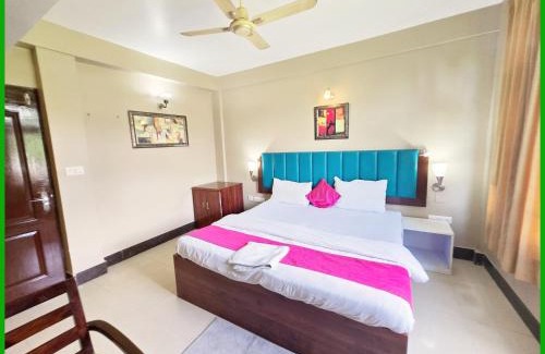 Janjgir Hotel | SEA VIEW from rooftop - Comic Comfort Getaway - Warm Hospitality Hotel - Lift - Parking - Restaurant - SURYA BEACH - Near Golden Beach - BEST HOTEL IN PURI -