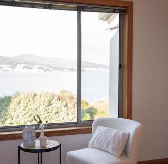 Lauderdale House | Sea View Guest House