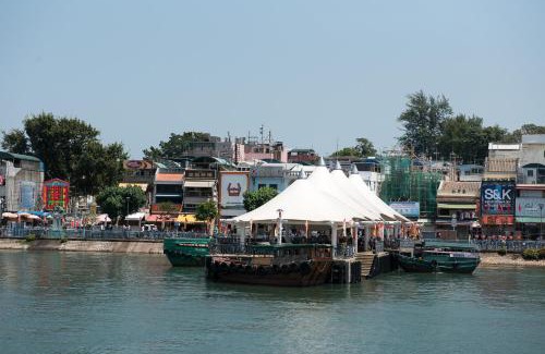 Islands District House | Sea View Holiday House