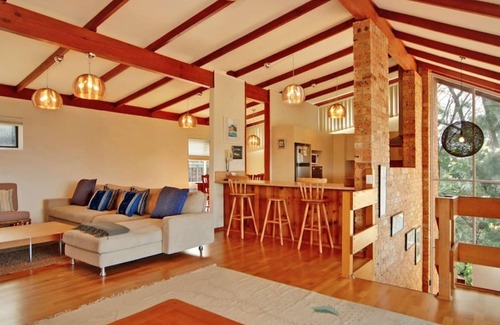 Vincentia House | Sea-View Lodge - BEAUTIFUL VIEWS OF VINCENTIA