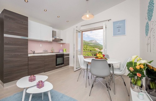 Kastel Stari Apartment | Sea-View Retreat, Kastel